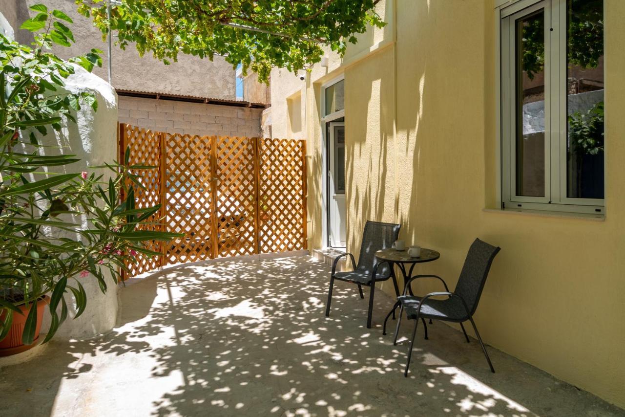 Gemma Apartments Palaiochora Exterior foto